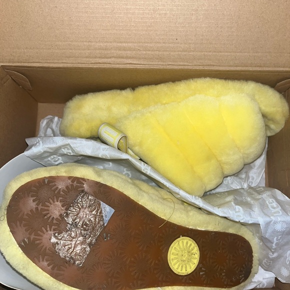 Ugg slippers yellow size 8 - Picture 3 of 4